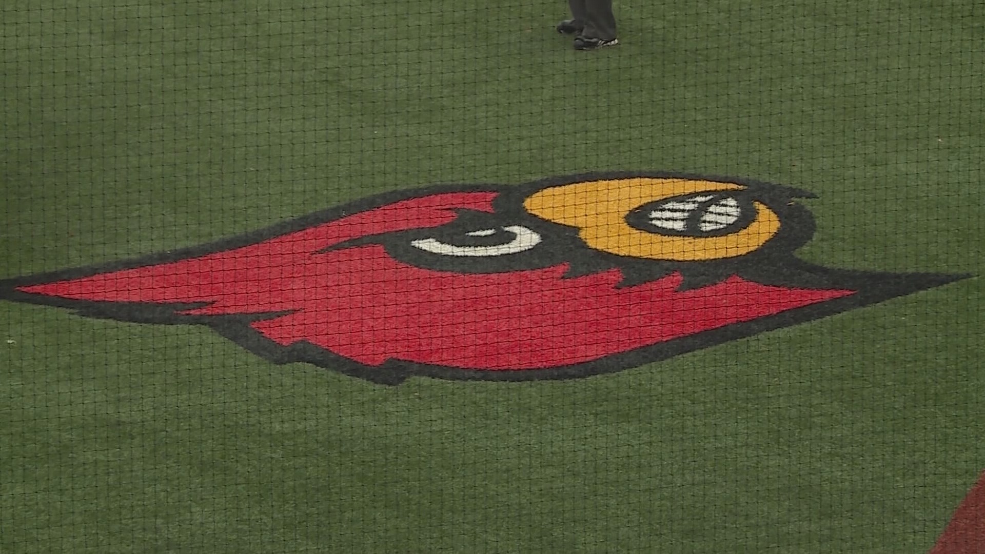 Louisville, Kentucky, USA. 03rd June, 2019. Louisville, KY, USA. 3rd June,  2019. A Louisville Cardinals baseball cap rests of the field prior to an  NCAA Baseball Regional at Jim Patterson Stadium in