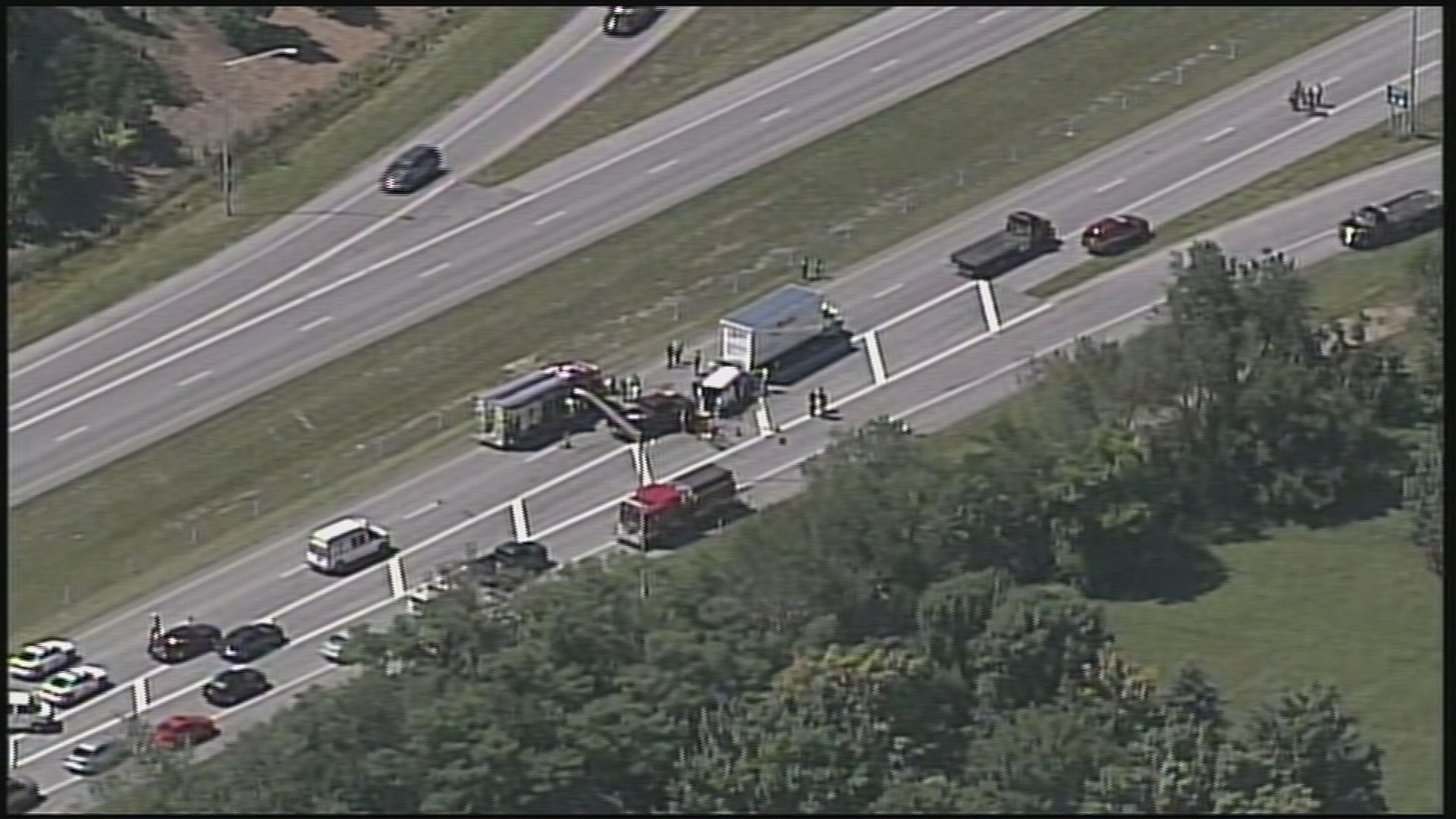 Multiplevehicle crash shuts down I265WB at Charlestown Rd.