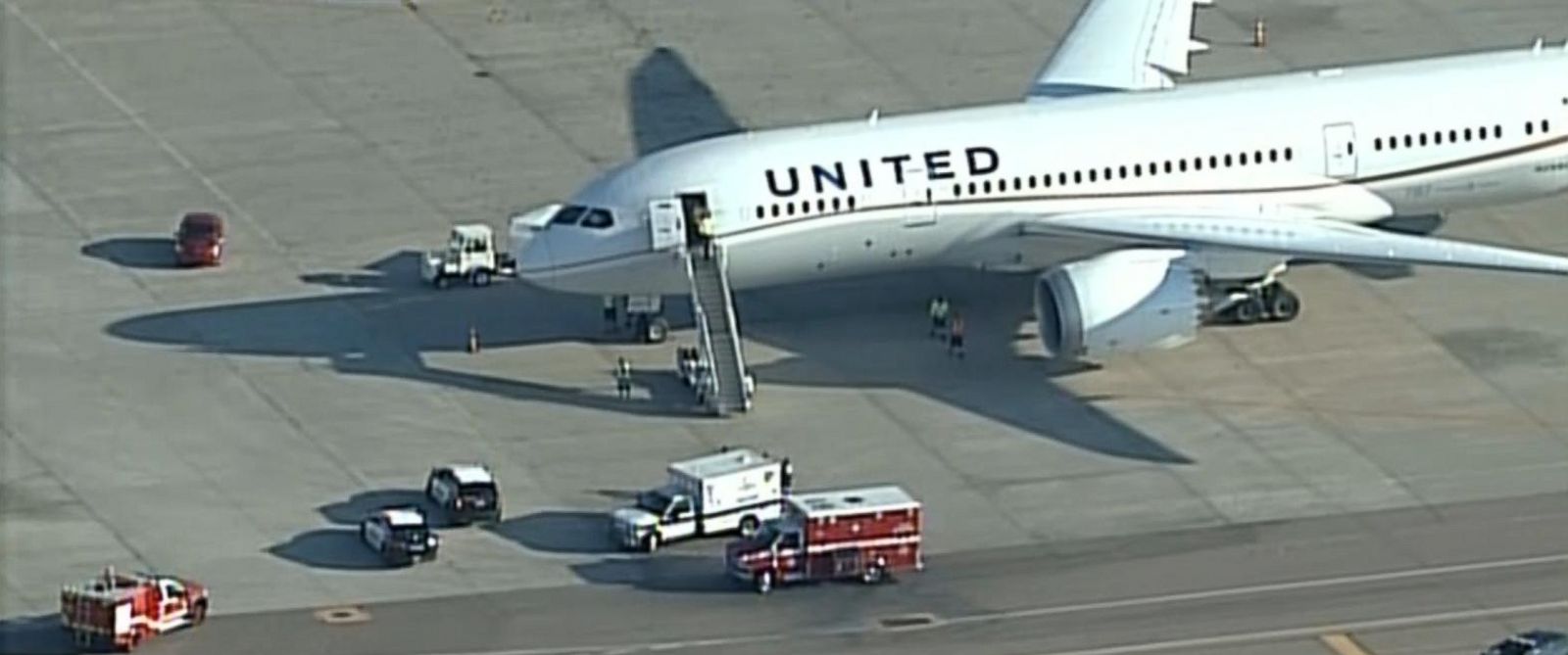 Co Pilot passes out on United Airlines flight plane diverted to