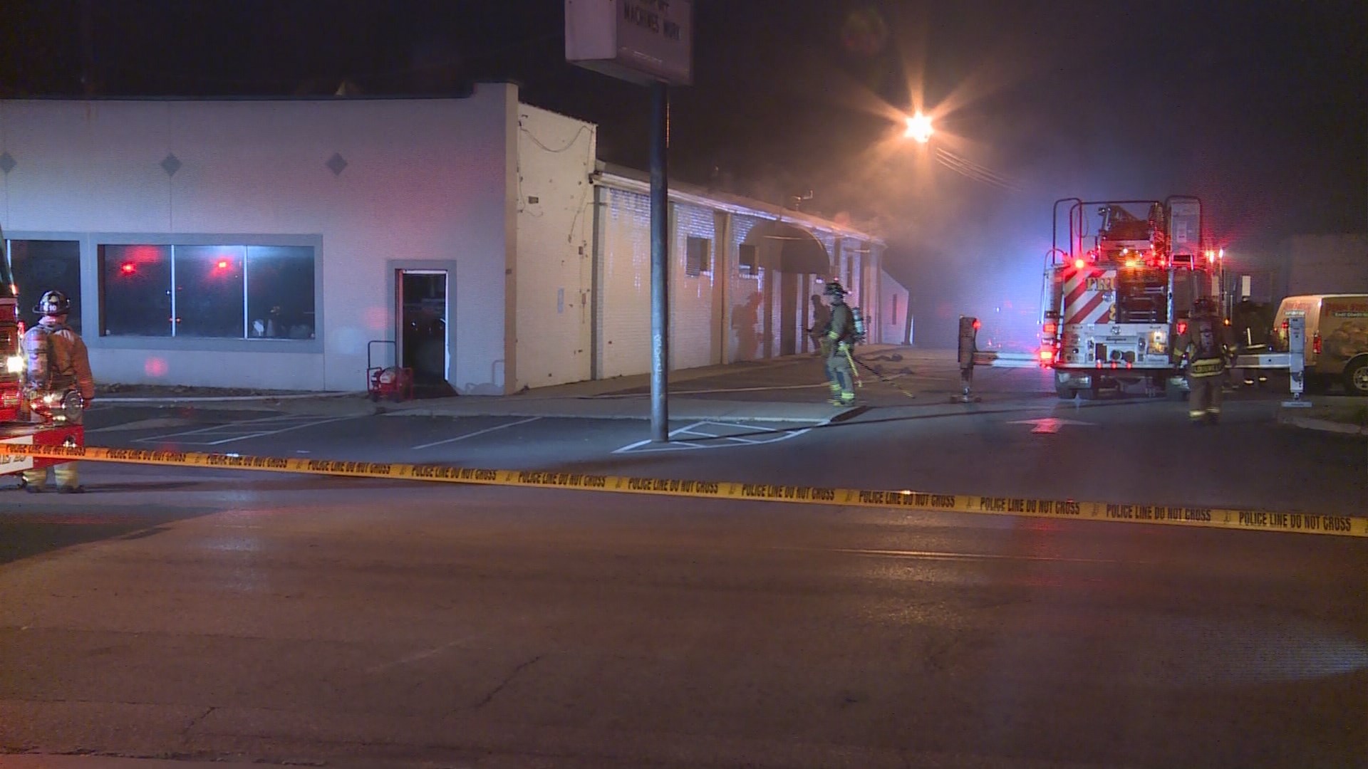 Fire causes minor damage to laundromat | whas11.com