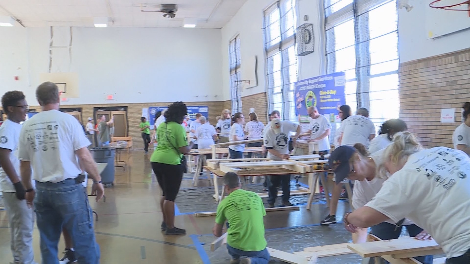 Meyzeek students build beds for needy children