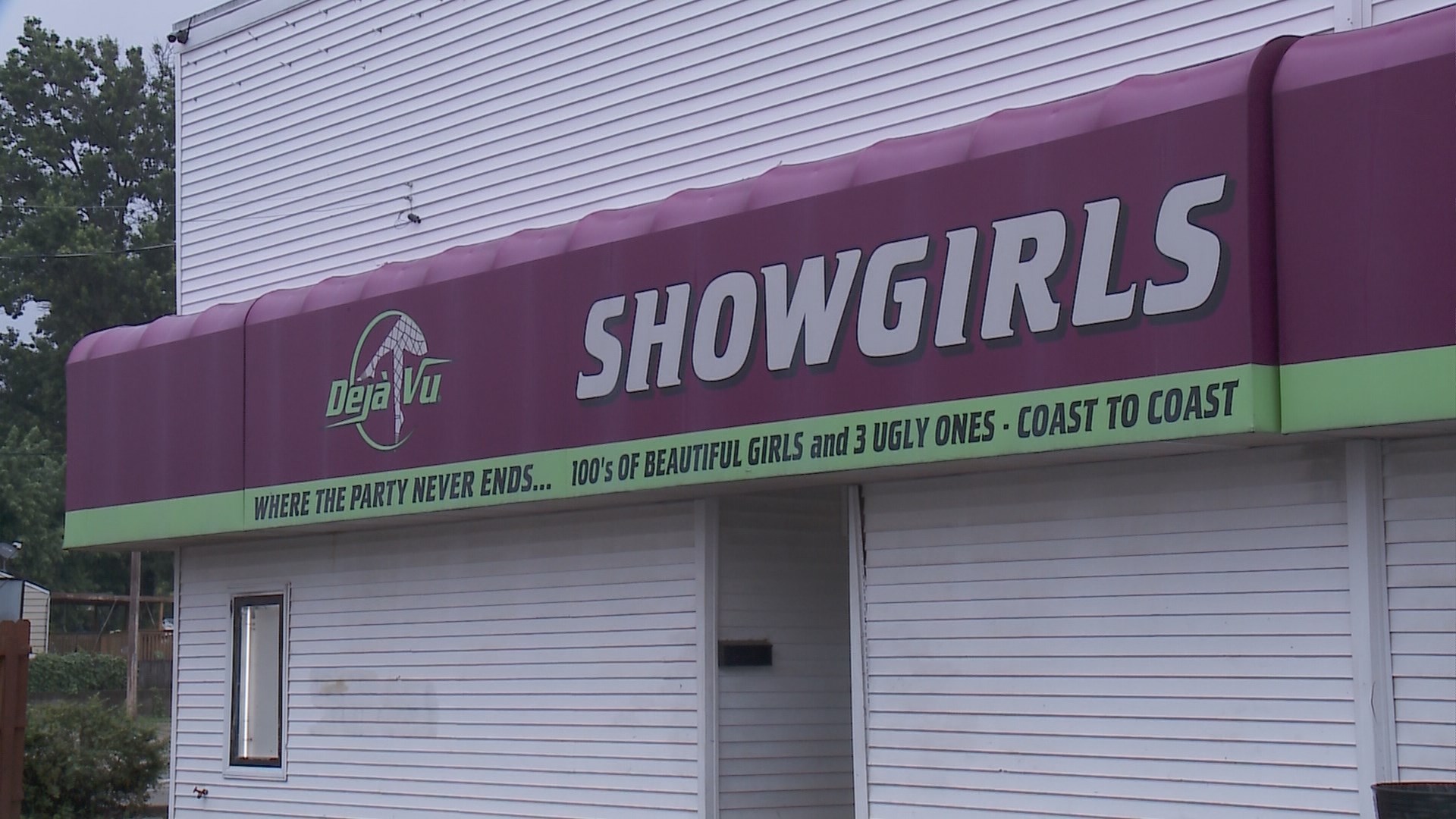 Police: Victim injured in shooting outside S. Louisville strip club |  whas11.com