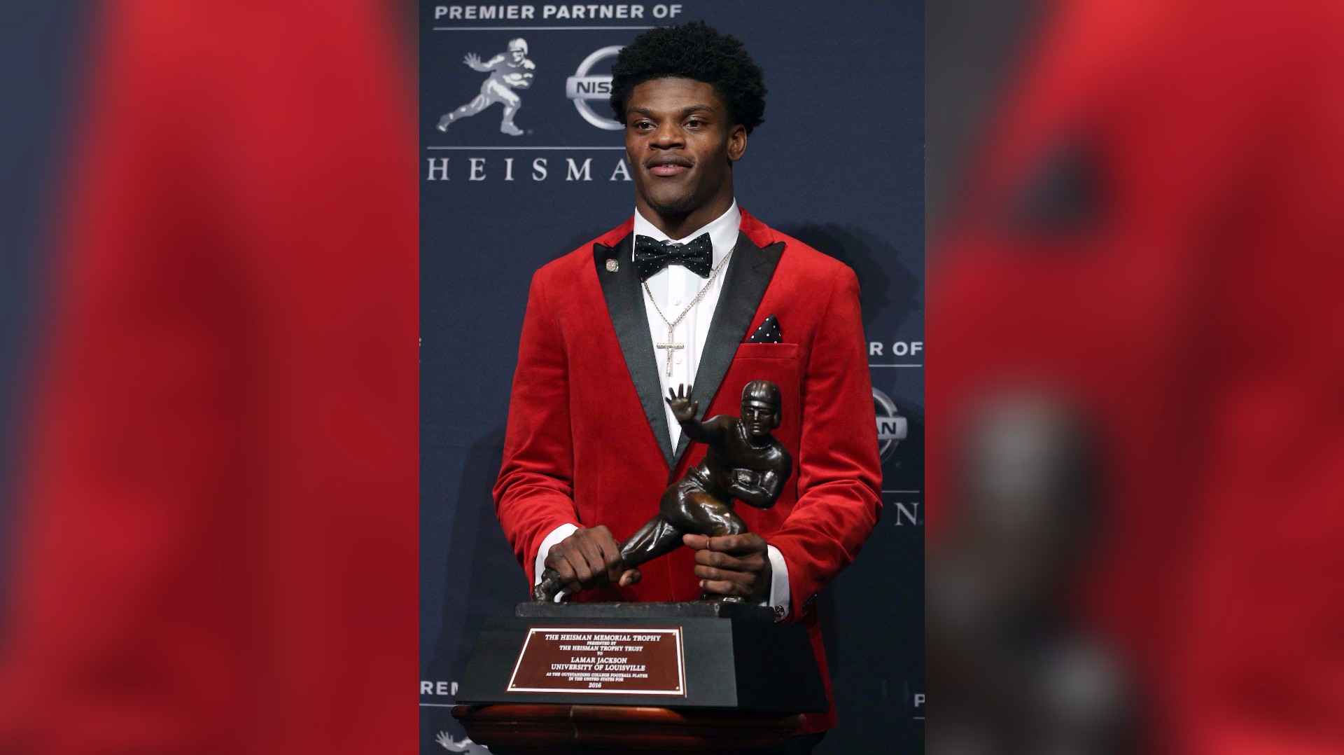 PHOTOS: Louisville QB Lamar Jackson Wins Heisman Trophy | Whas11.com