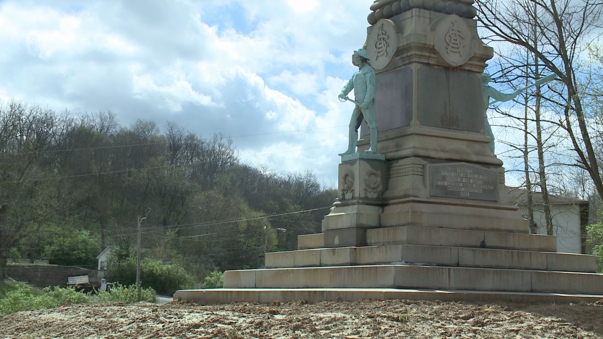 Vandals strike Confederate monument