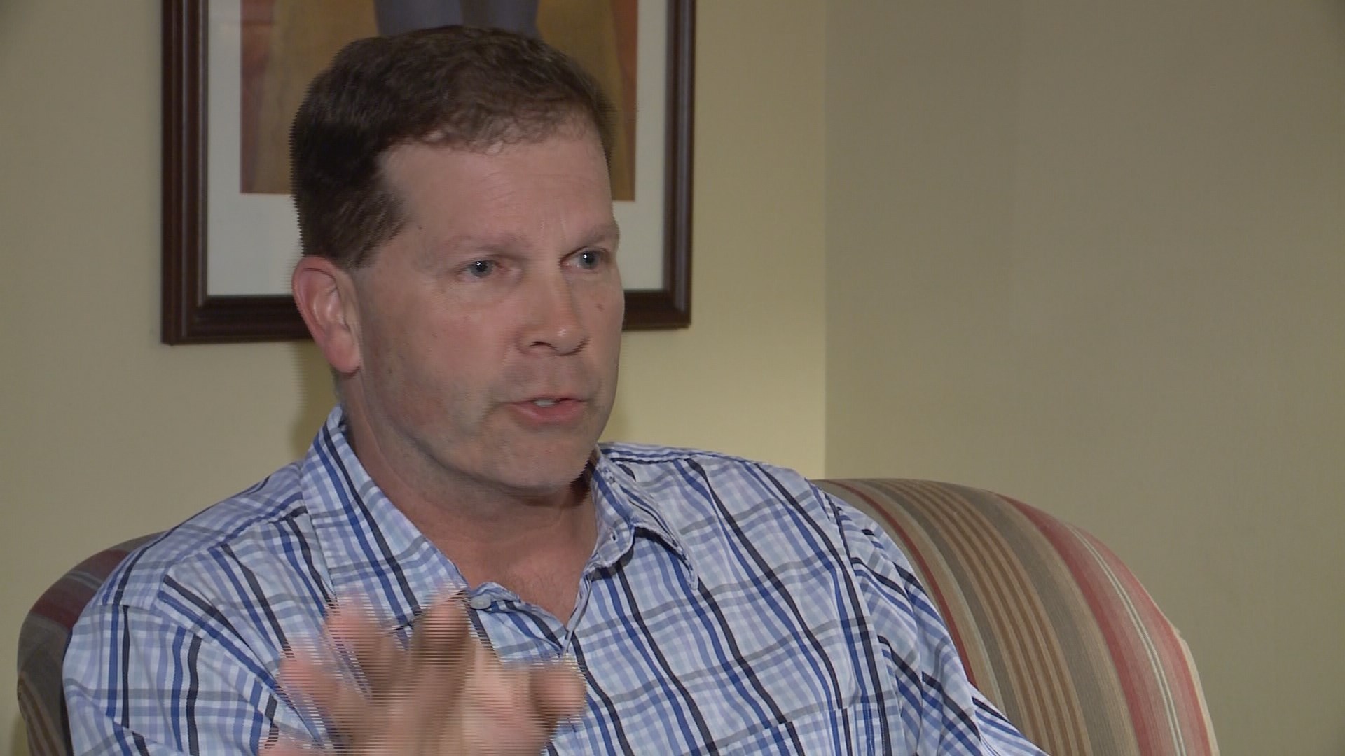 JCPS teacher walks off United flight with students after passenger is dragged off - WHAS 11.com