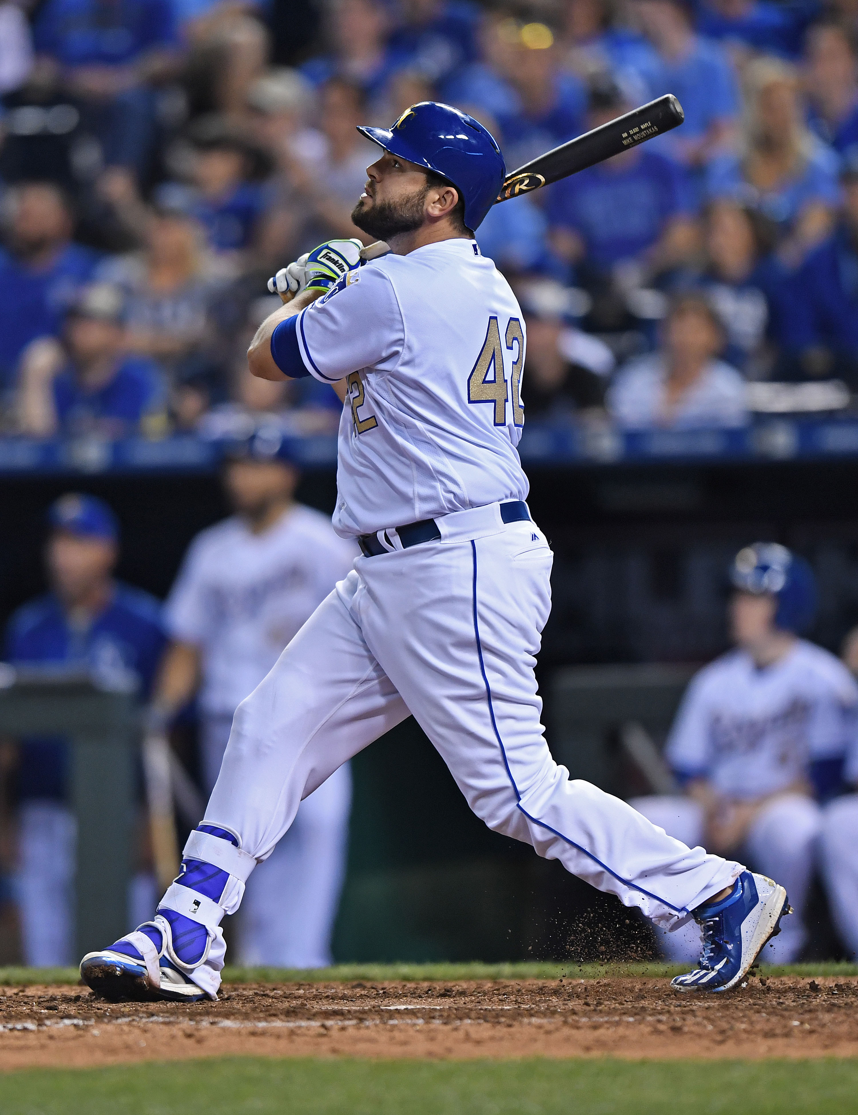 Moustakas' homer gives Royals 3-2 win over Angels