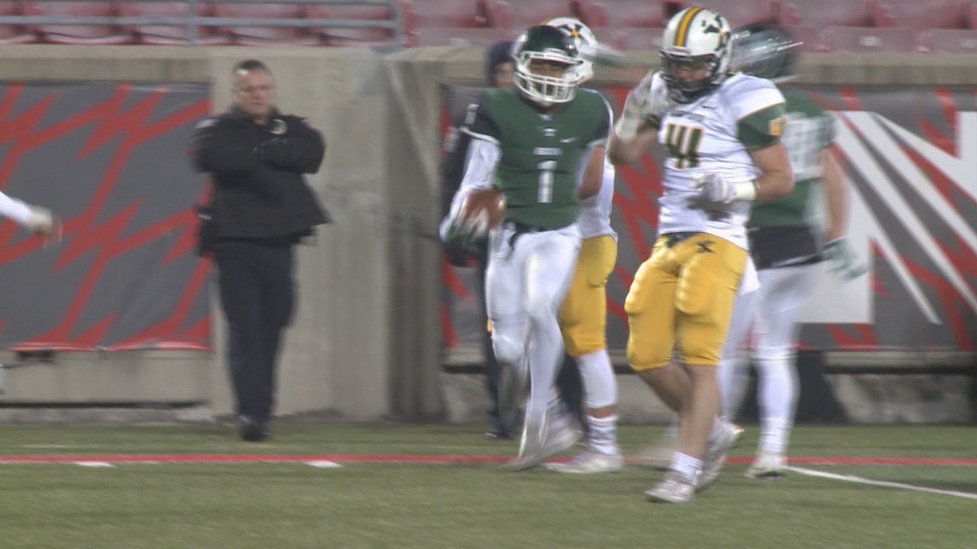 Trinity WR Moore commits to Texas