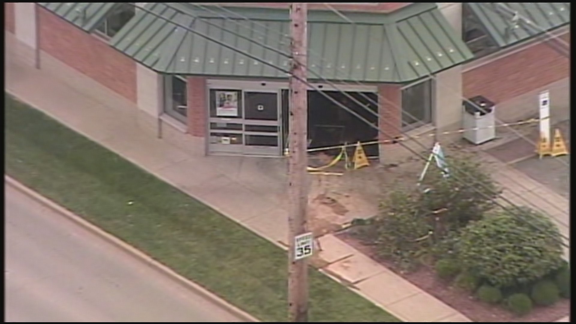 No injuries after car crashes into St. Matthews Walgreens | whas11.com
