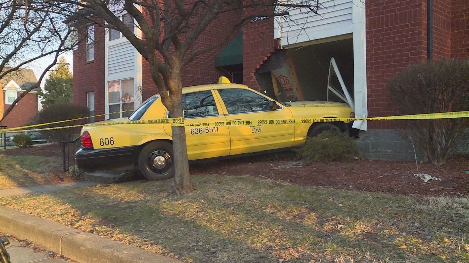 Yellow cab crashes into apartment building | WHAS11.com